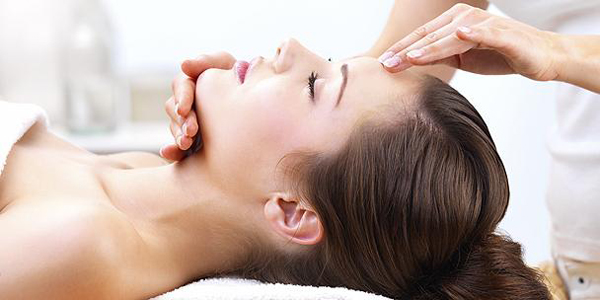 Cách làm giảm nếp nhăn mắt bằng phương pháp massage